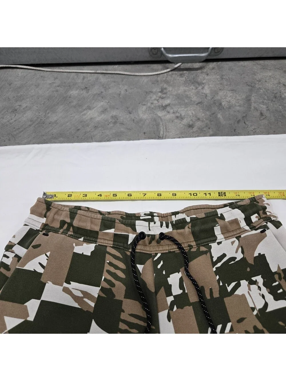 Men's MEDIUM Nike Sportswear Tech Fleece Jogger Pants Green/Tan Camo DM6472-072